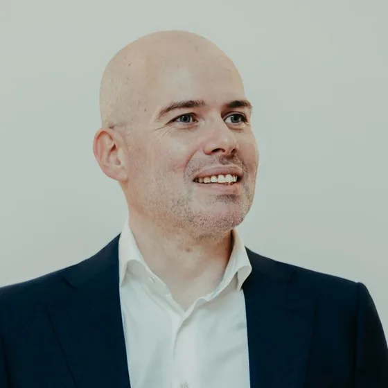 Portrait of Joey de Laat, Customer & Employee Experience Transformation Advisor at Engaging UX Design